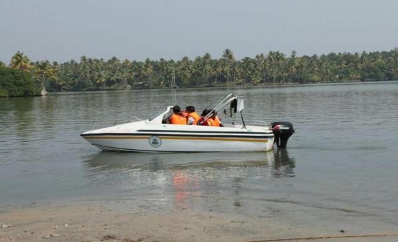 Regant Lake Village, Kollam. Chavara Exterior foto